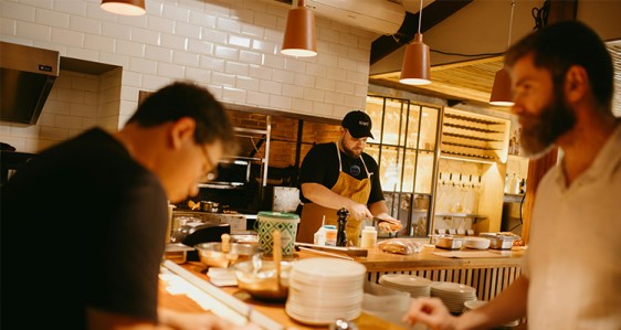 AI对讲机如何赋能餐饮行业